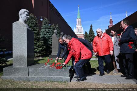 Г.А. Зюганов: Ленин открыл новый мир, где правил труд, а не капитал