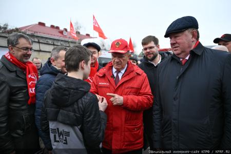 КПРФ - фронту. 20 апреля отправлен 152-й гуманитарный конвой КПРФ