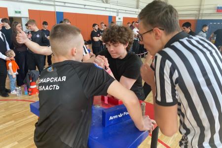 В Самарской области при поддержке КПРФ состоялся турнир по армрестлингу