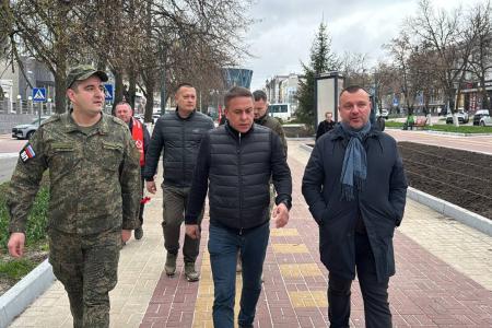 В день рождения Владимира Ильича Ленина, Айрат Гибатдинов вместе с белгородскими товарищами возложили цветы к памятнику Великого Вождя