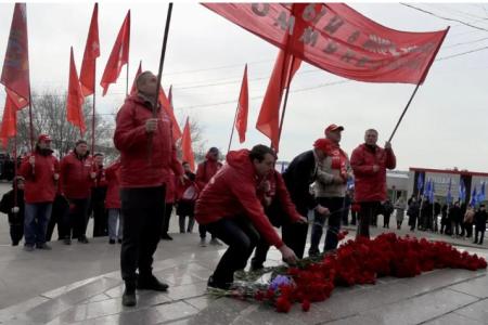 Активисты Саратовского обкома КПРФ приняли участие в торжественном мероприятии в честь 65-летия первого полёта в космос Юрия Гагарина