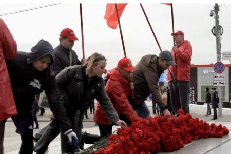 Активисты Саратовского обкома КПРФ приняли участие в торжественном мероприятии в честь 65-летия первого полёта в космос Юрия Гагарина