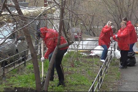 Саратовские коммунисты продолжают славную традицию Ленинских субботников