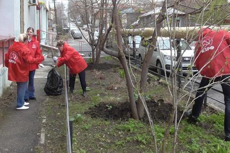 Саратовские коммунисты продолжают славную традицию Ленинских субботников