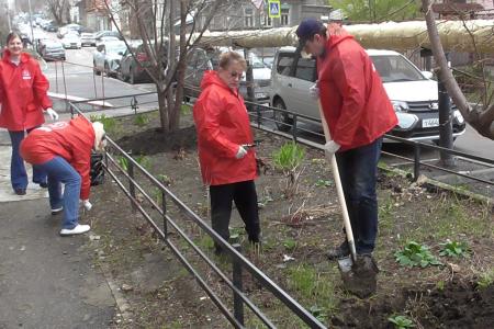 Саратовские коммунисты продолжают славную традицию Ленинских субботников