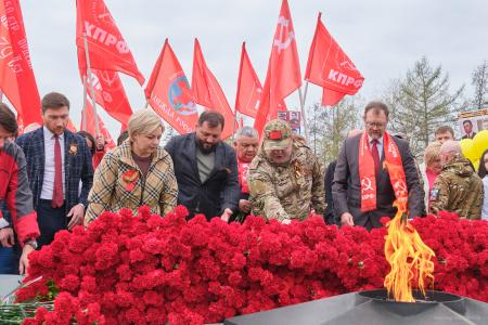 Красноярские коммунисты и жители города отметили 9 Мая