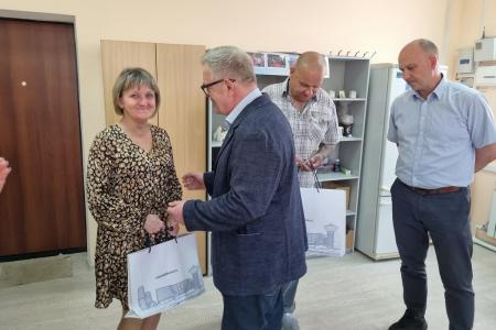 Руководитель фракции КПРФ в Мособлдуме Александр Наумов наградил однопартийцев в городе Озеры за помощь бойцам СВО