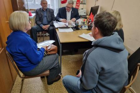 Руководитель фракции КПРФ в Мособлдуме Александр Наумов провел прием жителей в Можайске