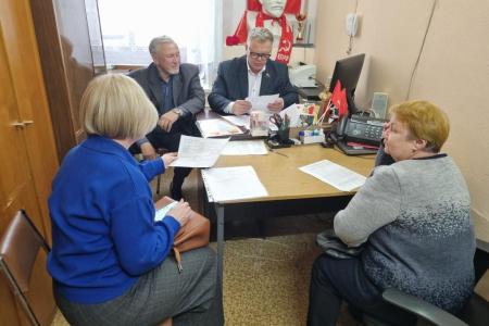 Руководитель фракции КПРФ в Мособлдуме Александр Наумов провел прием жителей в Можайске