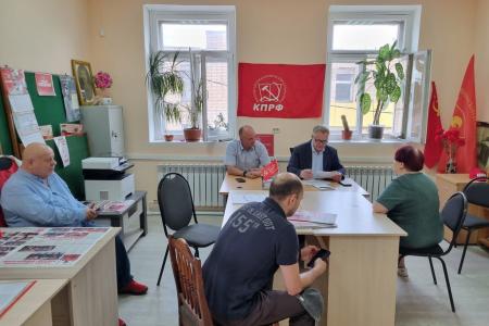 Руководитель фракции КПРФ Александр Наумов провел прием граждан в подмосковных Озерах