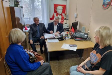 Руководитель фракции КПРФ в Мособлдуме Александр Наумов провел прием жителей в Можайске