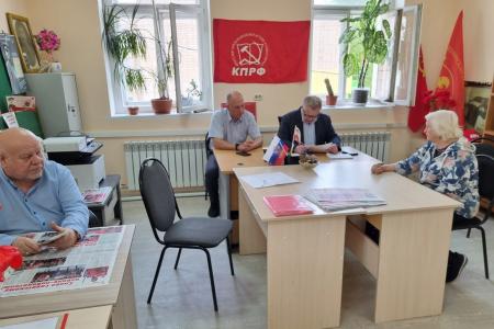 Руководитель фракции КПРФ Александр Наумов провел прием граждан в подмосковных Озерах