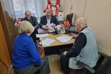 Руководитель фракции КПРФ в Мособлдуме Александр Наумов провел прием жителей в Можайске