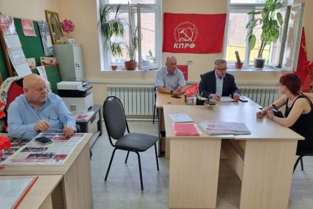 Руководитель фракции КПРФ Александр Наумов провел прием граждан в подмосковных Озерах