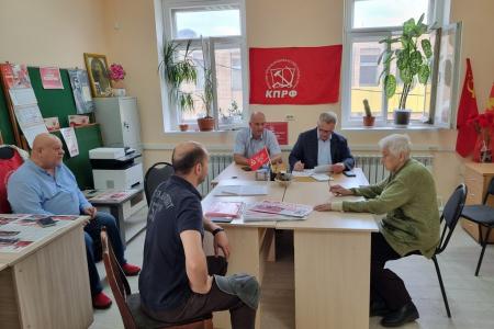 Руководитель фракции КПРФ Александр Наумов провел прием граждан в подмосковных Озерах