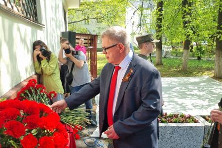 Секретари Московского обкома КПРФ Николай Васильев и Александр Наумов приняли участие в открытии мемориальной доски в Ленинском городском округе