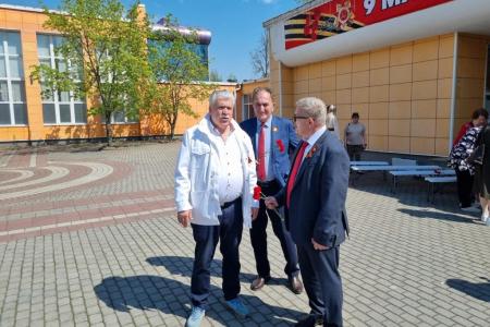 Секретари подмосковного обкома Николай Васильев и Александр Наумов поздравили жителей поселка совхоза им. Ленина с праздником Великой Победы