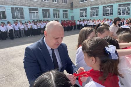 Пионерским салютом встречает красногалстучные отряды Волгоградская область