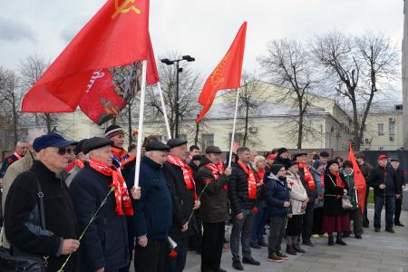 Сила людей труда – в сплочении. Воронежские коммунисты встретили Первомай на городской площади под красными флагами