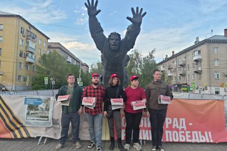 Коммунисты города-героя Сталинграда встречают День Победы вместе с волгоградцами