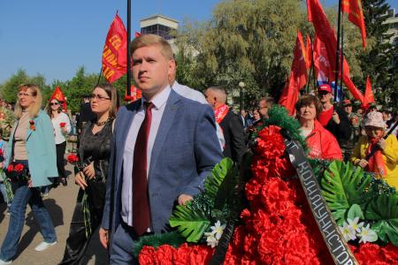 Челябинские коммунисты возложили цветы к Вечному огню в День Победы