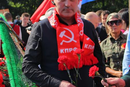 Челябинские коммунисты возложили цветы к Вечному огню в День Победы