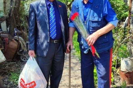 Коммунисты ЛНР поздравили ветеранов Великой Отечественной войны с Днём Победы