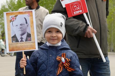 Свердловские коммунисты ярко отметили День Победы в Первоуральске: опорный край державы не забывает своих героев!
