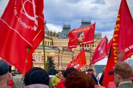 Красный Первомай на Волге: Нижегородские коммунисты вышли на улицы вопреки давлению властей