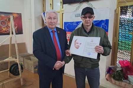 Благодарность за труд во имя победы. Лидеры тамбовских коммунистов посетили гуманитарный центр, оказывающий помощь бойцам на СВО