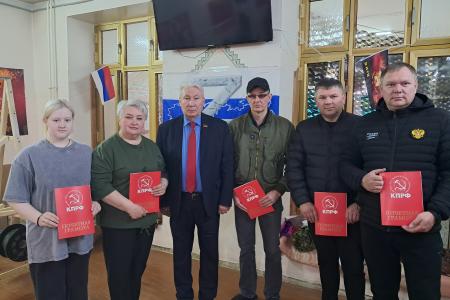 Благодарность за труд во имя победы. Лидеры тамбовских коммунистов посетили гуманитарный центр, оказывающий помощь бойцам на СВО