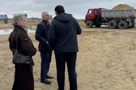 Краснодарский край. Коммунист-депутат Госдумы Н.И. Осадчий обсудил в Анапе подготовку к курортному сезону и ход работ по обновлению пляжей после мазутной катастрофы