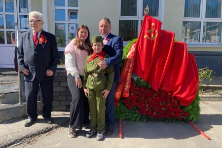 Кострома помнит и гордится Победой! Коммунисты города вышли на торжественное шествие и возложили цветы к Вечному огню
