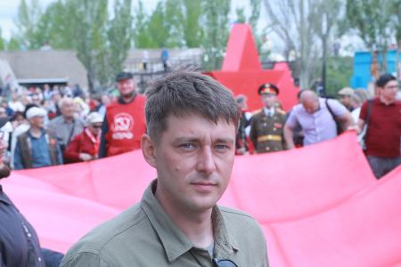 Под Знаменем Победы. В Омской области коммунисты провели традиционное шествие и возложение цветов