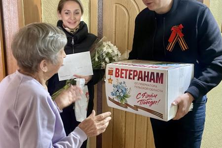 Депутаты фракции КПРФ в Тульской областной Думе Алексей Лебедев и Светлана Белоус поздравили ветеранов с Днем Победы