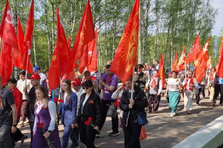 Рязанские коммунисты отметили 81-летие Победы под Красными Знаменами