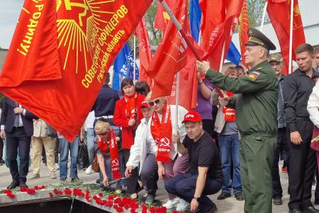 Рязанские коммунисты отметили 81-летие Победы под Красными Знаменами