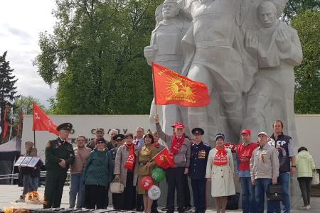 Рязанские коммунисты отметили 81-летие Победы под Красными Знаменами
