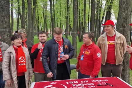 Рязанские коммунисты отметили 81-летие Победы под Красными Знаменами