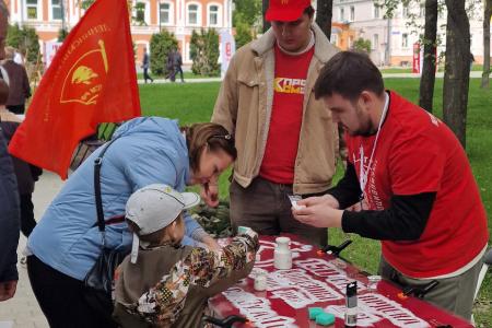Рязанские коммунисты отметили 81-летие Победы под Красными Знаменами