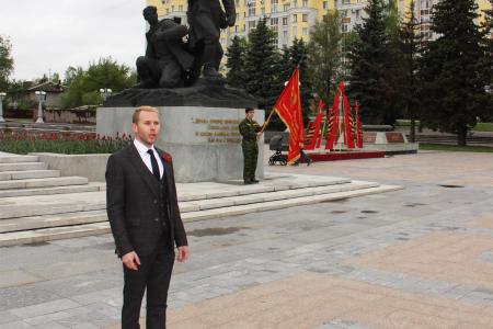 Праздник Победы по красными знамёнами в Брянске