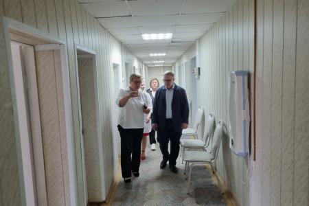 Руководитель фракции КПРФ Александр Наумов посетил санаторий «Озеры», обсудил решение проблем учреждения с руководством