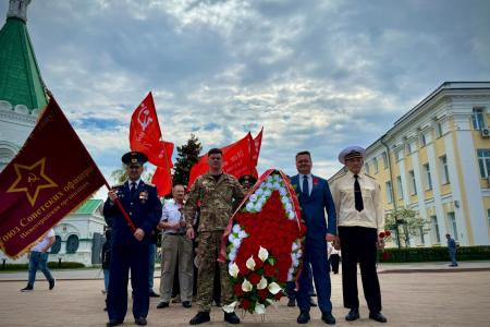 Красные знамёна у Вечного огня: Нижегородское отделение КПРФ провело торжественный митинг в Кремле