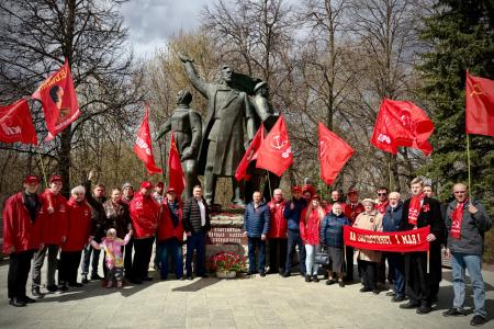 Красный Первомай на Волге: Нижегородские коммунисты вышли на улицы вопреки давлению властей