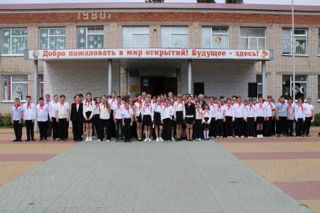 Пионерским салютом встречает красногалстучные отряды Волгоградская область
