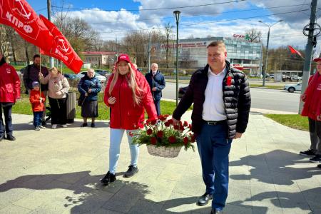 Красный Первомай на Волге: Нижегородские коммунисты вышли на улицы вопреки давлению властей