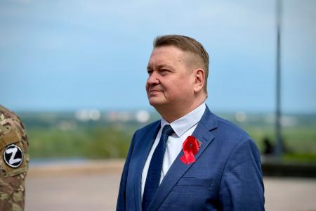 Красные знамёна у Вечного огня: Нижегородское отделение КПРФ провело торжественный митинг в Кремле