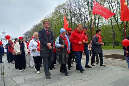 Кабардино-Балкария. Первомай в Нальчике: Мир придёт к социализму!