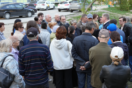 Жители Екатеринбурга на встрече с депутатами-коммунистами: «Мы не против жилья, мы против хаоса»