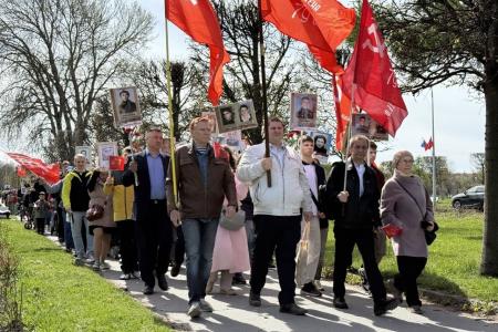 В районах города трех революций коммунисты провели мероприятия в честь Дня Победы